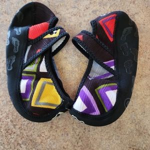 NEW Nufoot Betsy Lou Fuzzies/Abstract Squares Size M